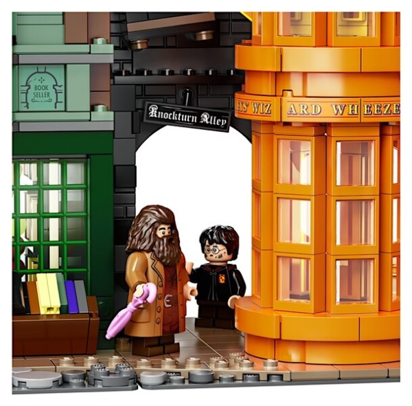 LEGO Harry Potter Diagon Alley - Hagrid and Harry Potter