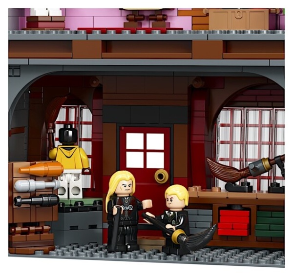 LEGO Harry Potter Diagon Alley - Quality Quidditch Supplies