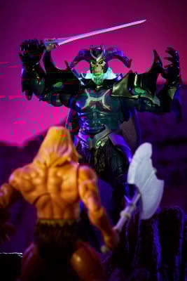 Masters of the Universe Revelation Savage He-Man with Orko - skeletor