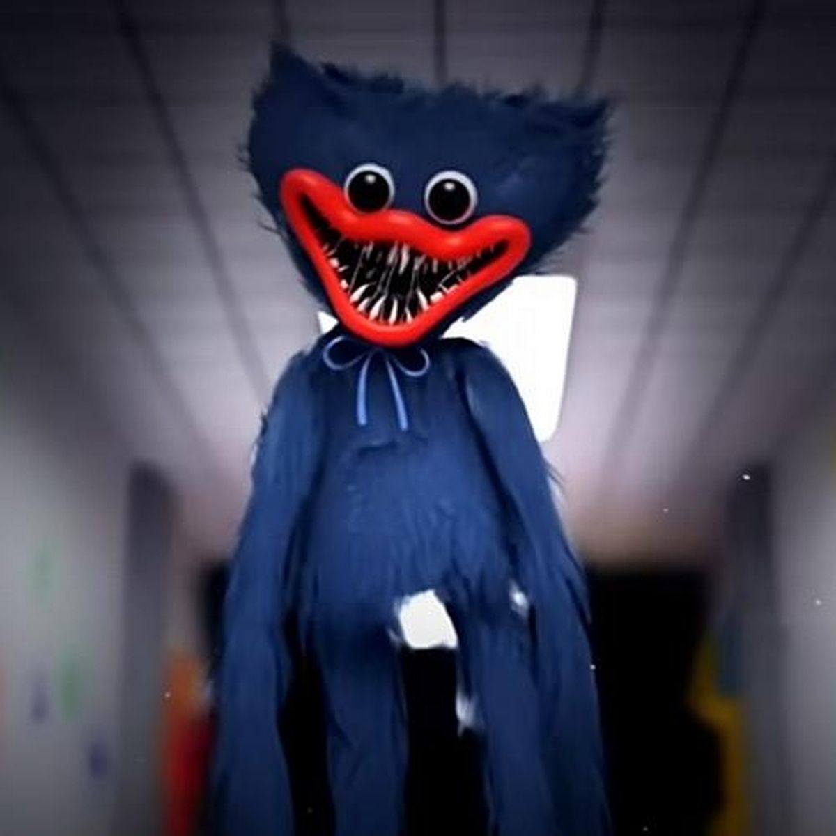 Watch out parents - huggy wuggy is scaring kids to death. 1 0 Huggy Wuggy