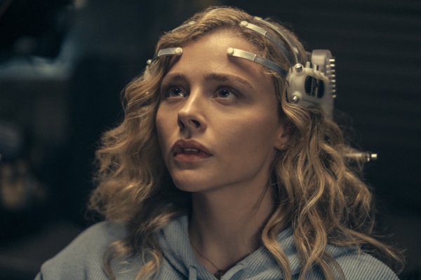 Prime video releases official trailer for upcoming sci-fi thriller the peripheral. 5 Episodic image from Amazon Prime Video The Peripheral
