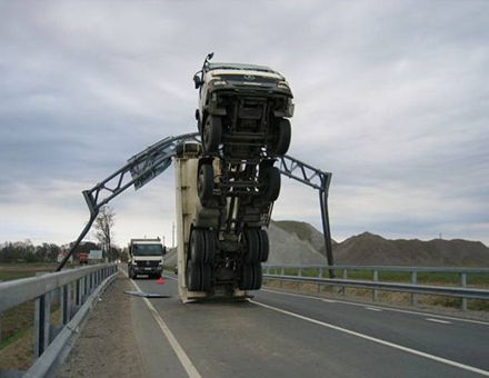Truck_hits_sign Truck_hits_sign