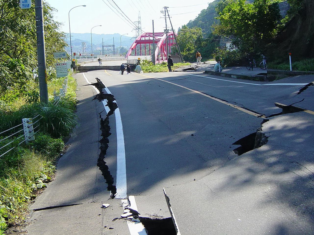 Chuetsau earthquake damage to Yamabe Bridge