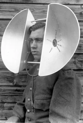 Old hearing aid ear trumpet device