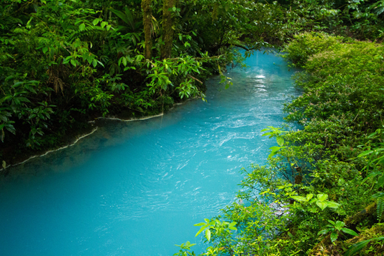 What causes the breathtaking bluish turquoise color of the rio celeste river? 1 image thumb93
