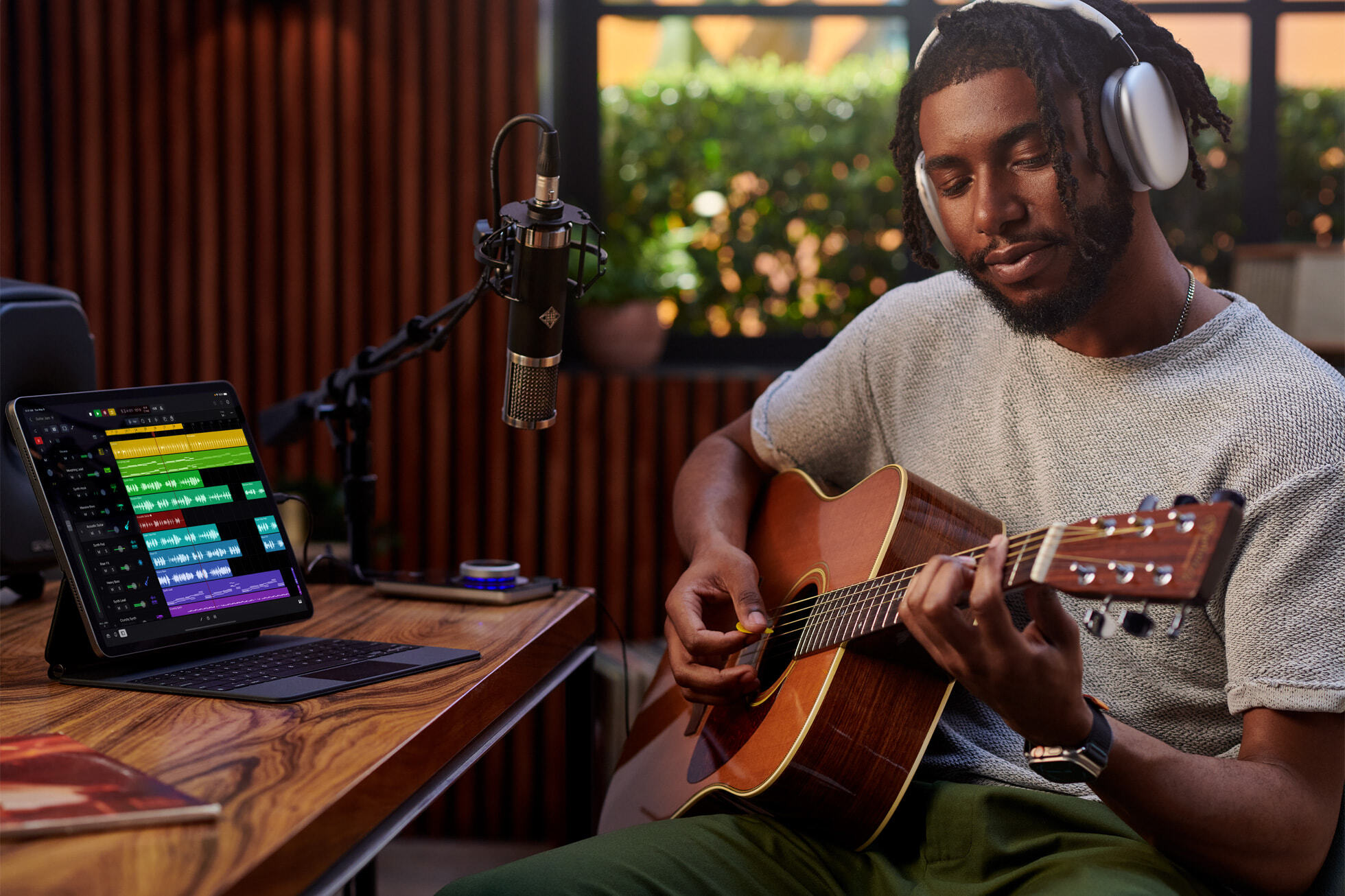 Apple iPad Logic Pro lifestyle tracks area