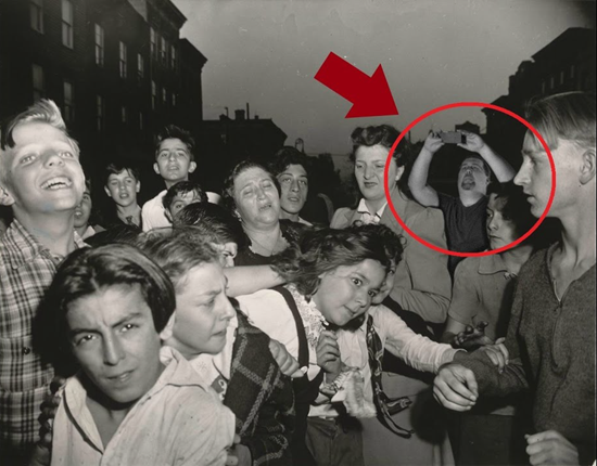 A plethora of self-proclaimed "time travelers" have emerged lately - and they bring back chilling accounts of mankind's future. 1 Man in old photo appears to be taking a picture with a modern-day cellphone