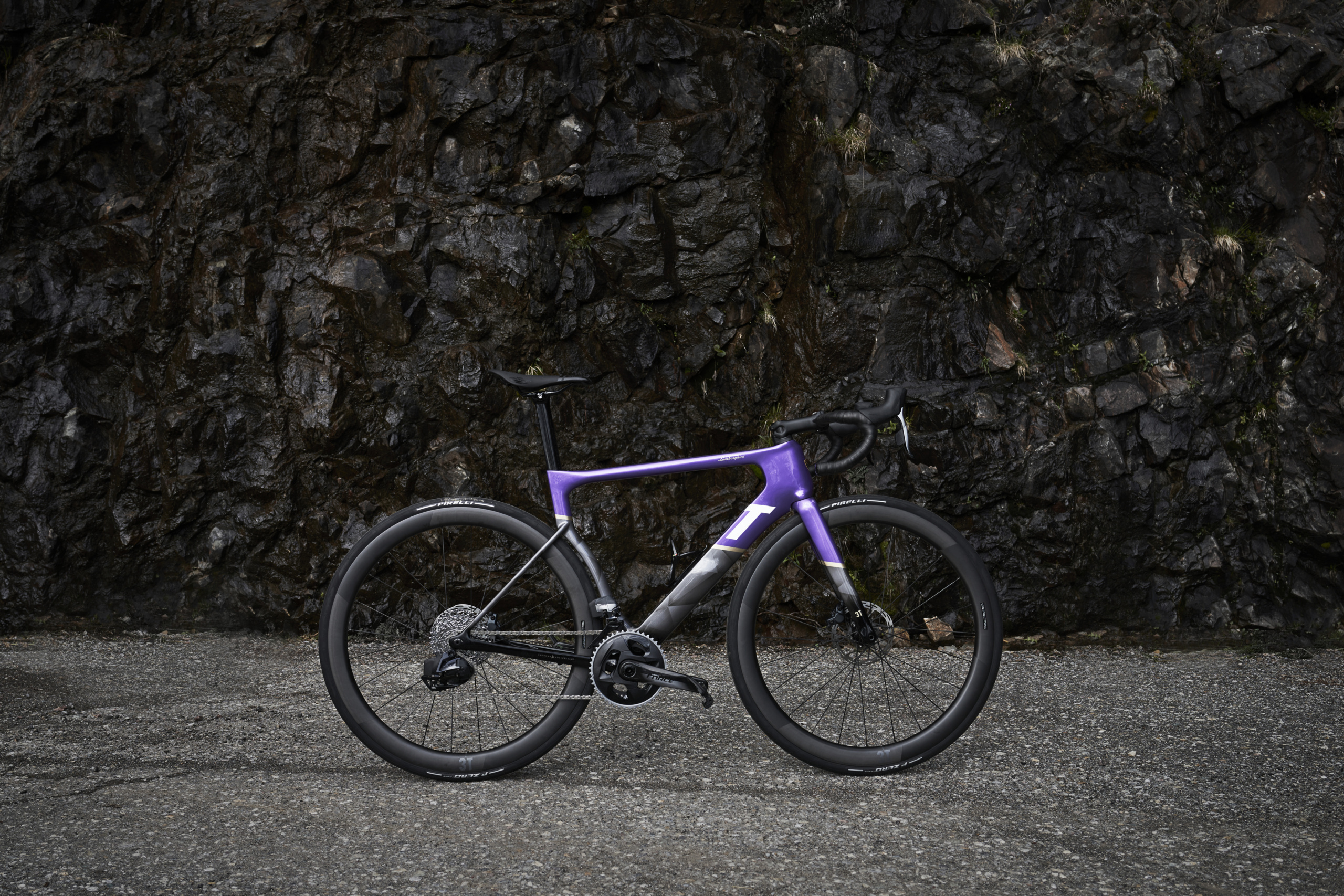 Lamborghini introduces two new "luxury bicycles" and yeah, they're beautiful. 1 644142 scaled