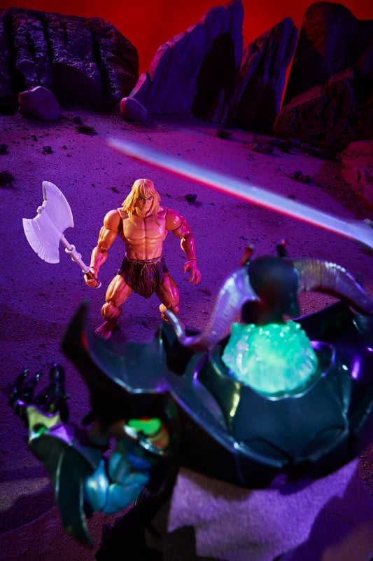 Masters of the Universe Revelation Savage He-Man with Orko - ready to fight