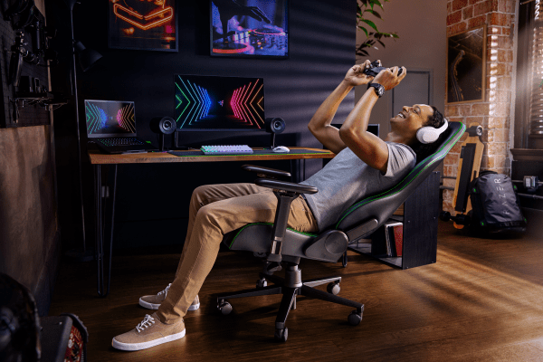 Everything we discovered at razercon 2021 including rad gaming chairs, cool headsets, portable gaming systems, and yes, the zephyr wearable air purifier mask with interior cooling fans and dizzying lighting effects. 14 Enki25838 lifestyle shot1 R2