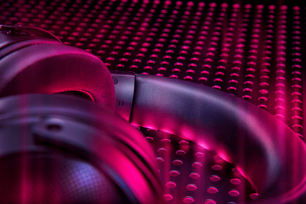Everything we discovered at razercon 2021 including rad gaming chairs, cool headsets, portable gaming systems, and yes, the zephyr wearable air purifier mask with interior cooling fans and dizzying lighting effects. 20 Kraken V3 Pro 406 R1