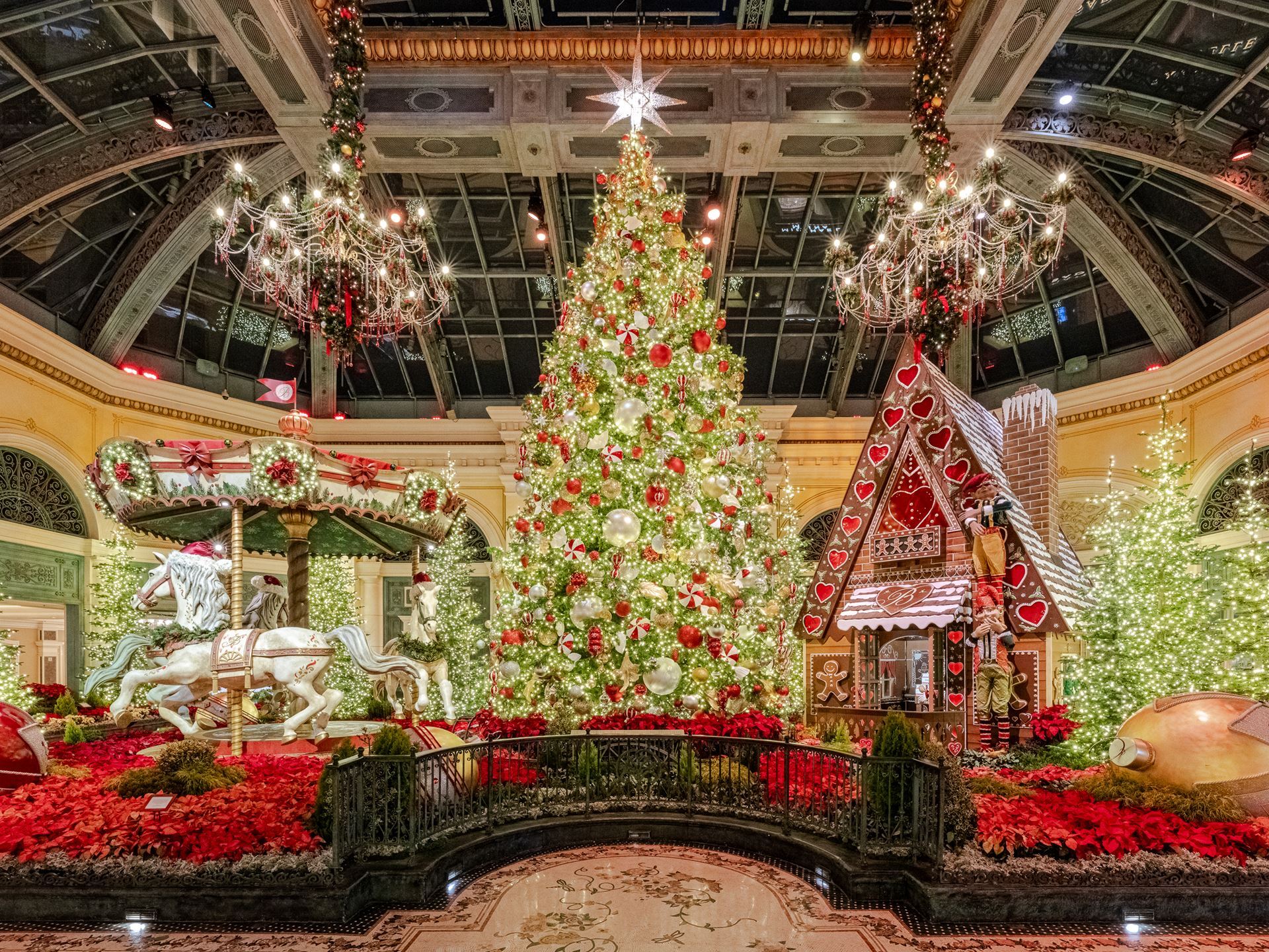 Looking for a stunning christmas light show? Head to vegas for dazzling holiday entertainment 1 682838 v2