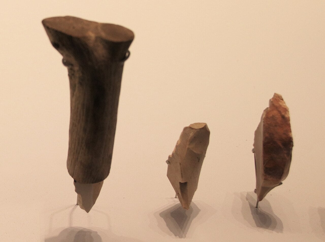 Neanderthal wooden tools near barcelona reveal a hidden wooden age 1 Mousterian & Aurignacian Cultures, Stone Burins used for incising stone and wood, Qafzeh, Hayonim, el-Wad Cave, 250,000-22,000 BP Israel