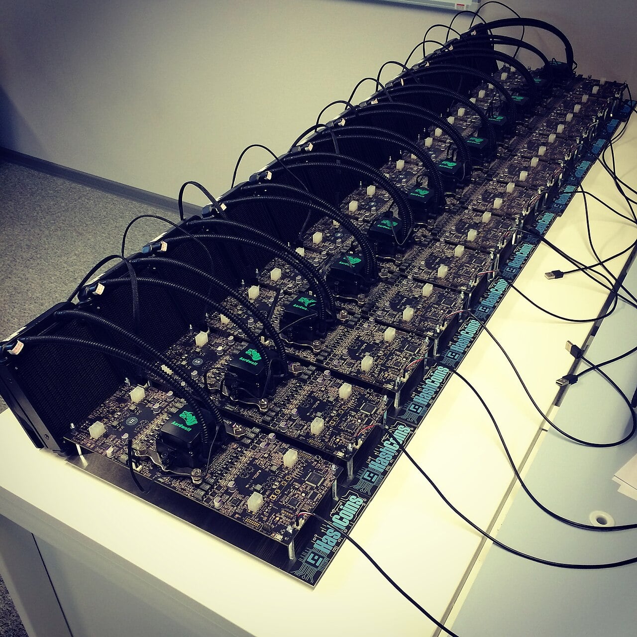 Cryptocurrency mining miner rig with gpu cards