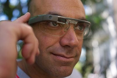 A blogger and entrepreneur, Loïc Le Meur, selected for Google Glass explorer edition shows off wearing Google Glassr